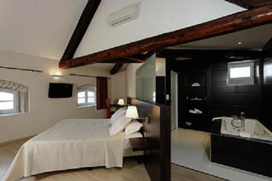 Chateau Du Mont Joly Hotel Sampans